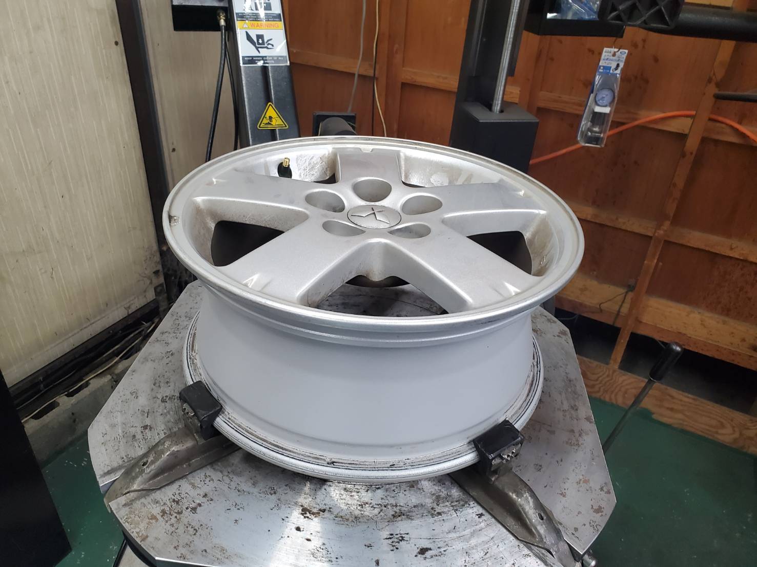 ミツビシ デリカD:5 CV2W タイヤ ４本交換 作業時間４５分 | 木津川市