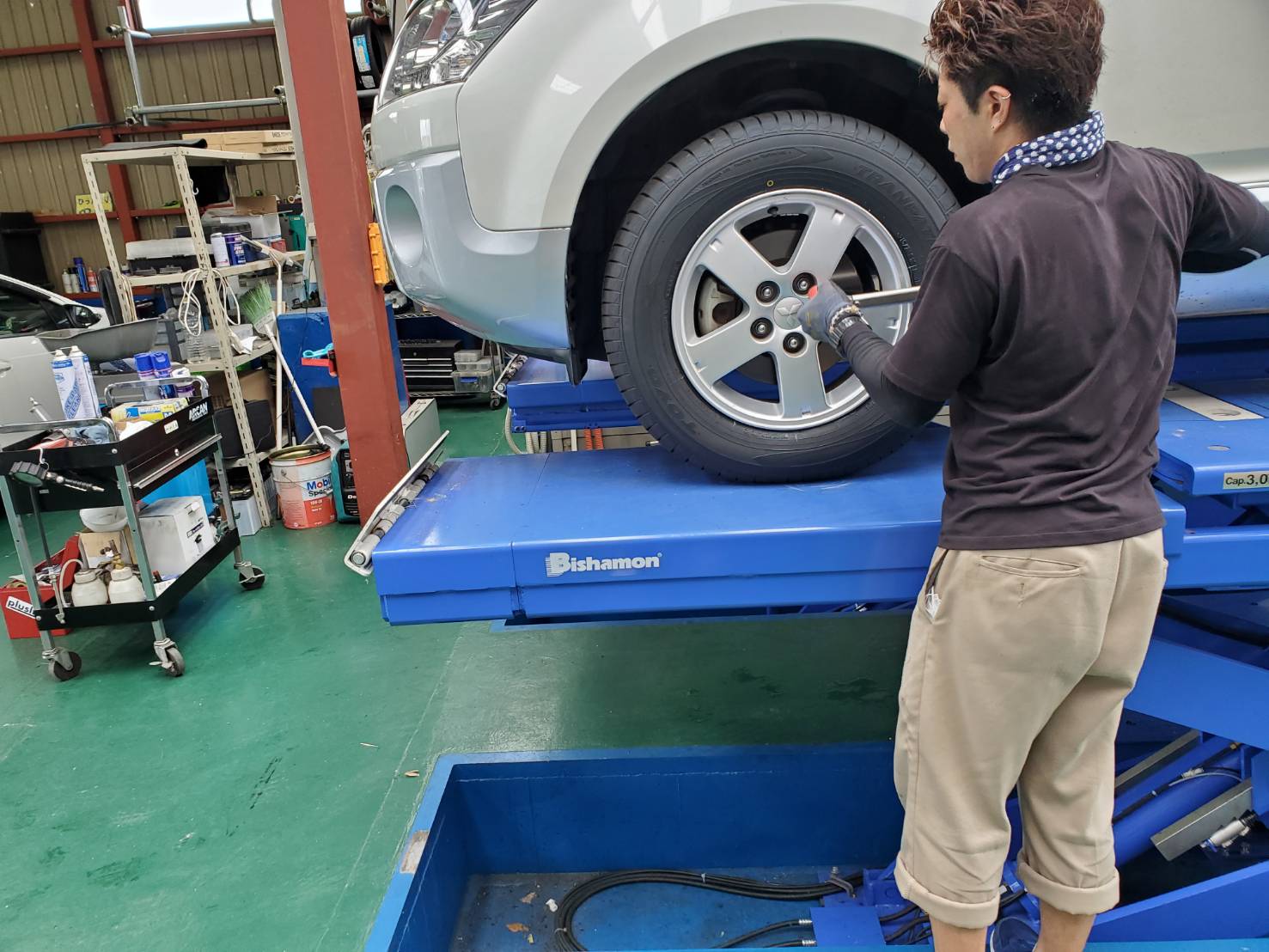 ミツビシ デリカD:5 CV2W タイヤ ４本交換 作業時間４５分 | 木津川市